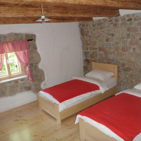 Holiday Home Rizvan City Brusane エクステリア 写真