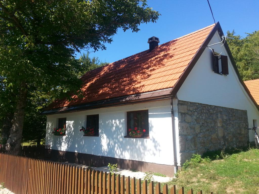 Holiday Home Rizvan City Brusane エクステリア 写真