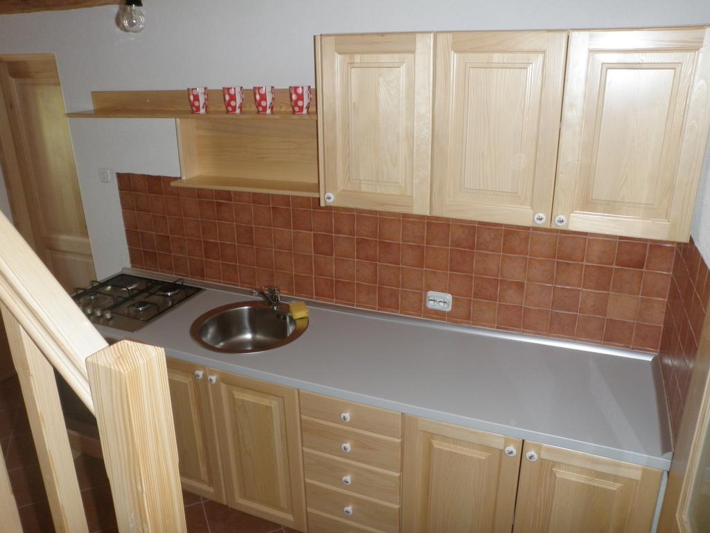 Holiday Home Rizvan City Brusane エクステリア 写真