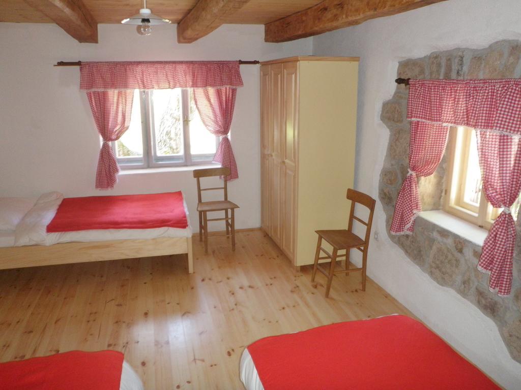 Holiday Home Rizvan City Brusane エクステリア 写真