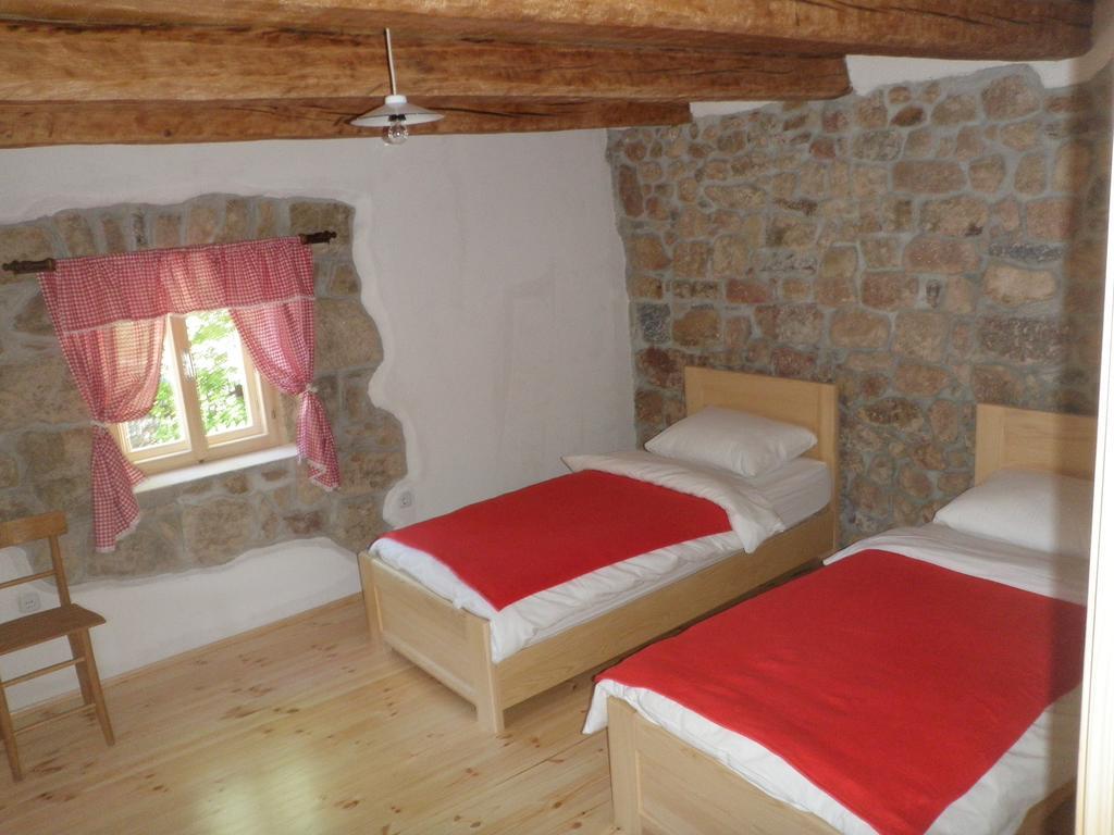 Holiday Home Rizvan City Brusane エクステリア 写真
